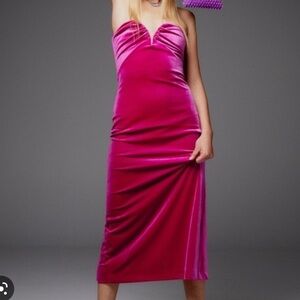 ✨ ZARA Velvet Fuchsia Strapless Midi Dress – Size L ✨